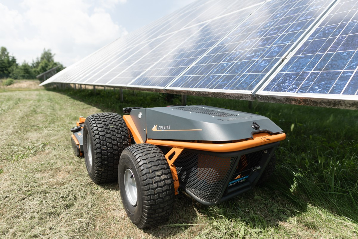 Solar Panel Mower Vegetation management as a key factor in solar farms - Raymo blog ...
