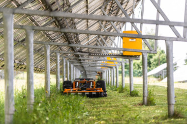 [solar-power-plant-mower-9.jpeg]