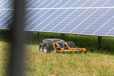 [solar-power-plant-mower-2.jpeg]