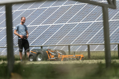 [solar-power-plant-mower-3.jpeg]